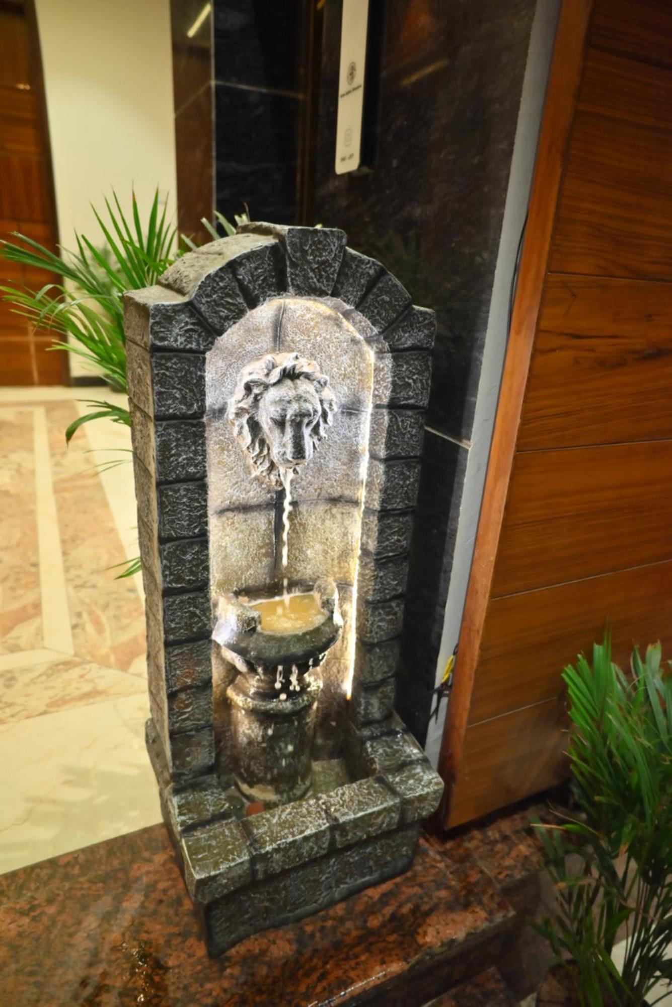 Hotel Lake View Chandīgarh Екстериор снимка