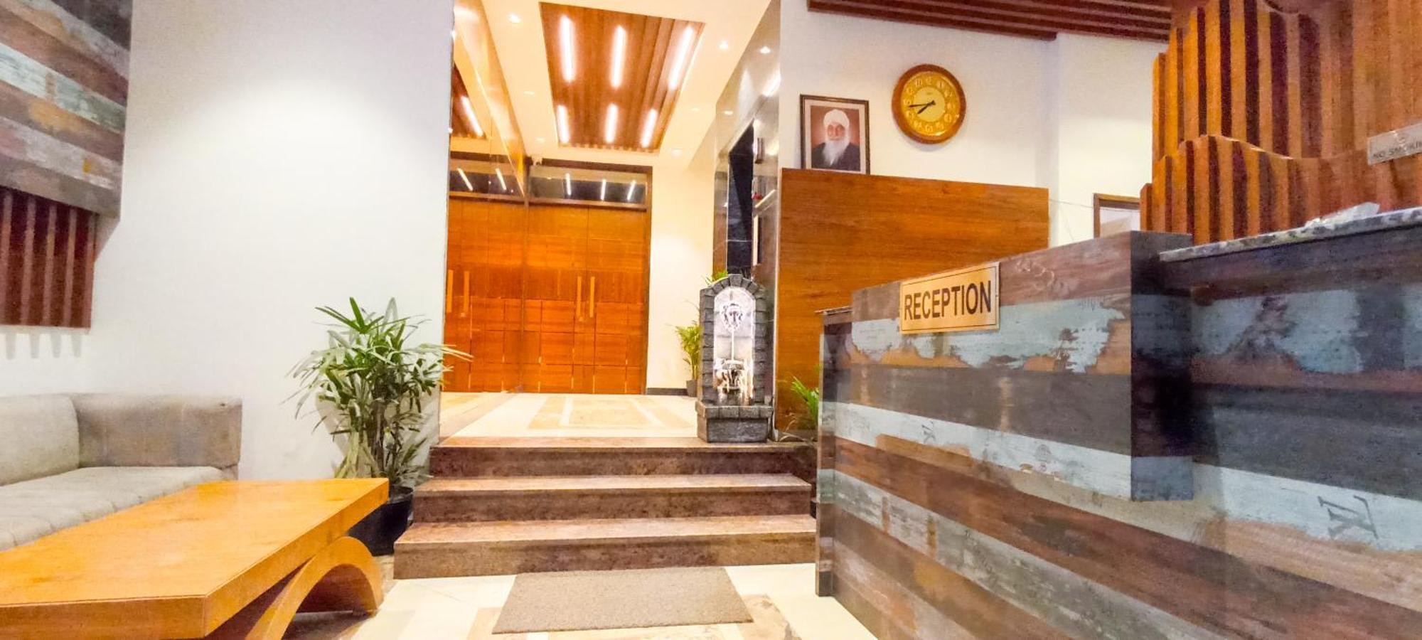 Hotel Lake View Chandīgarh Екстериор снимка