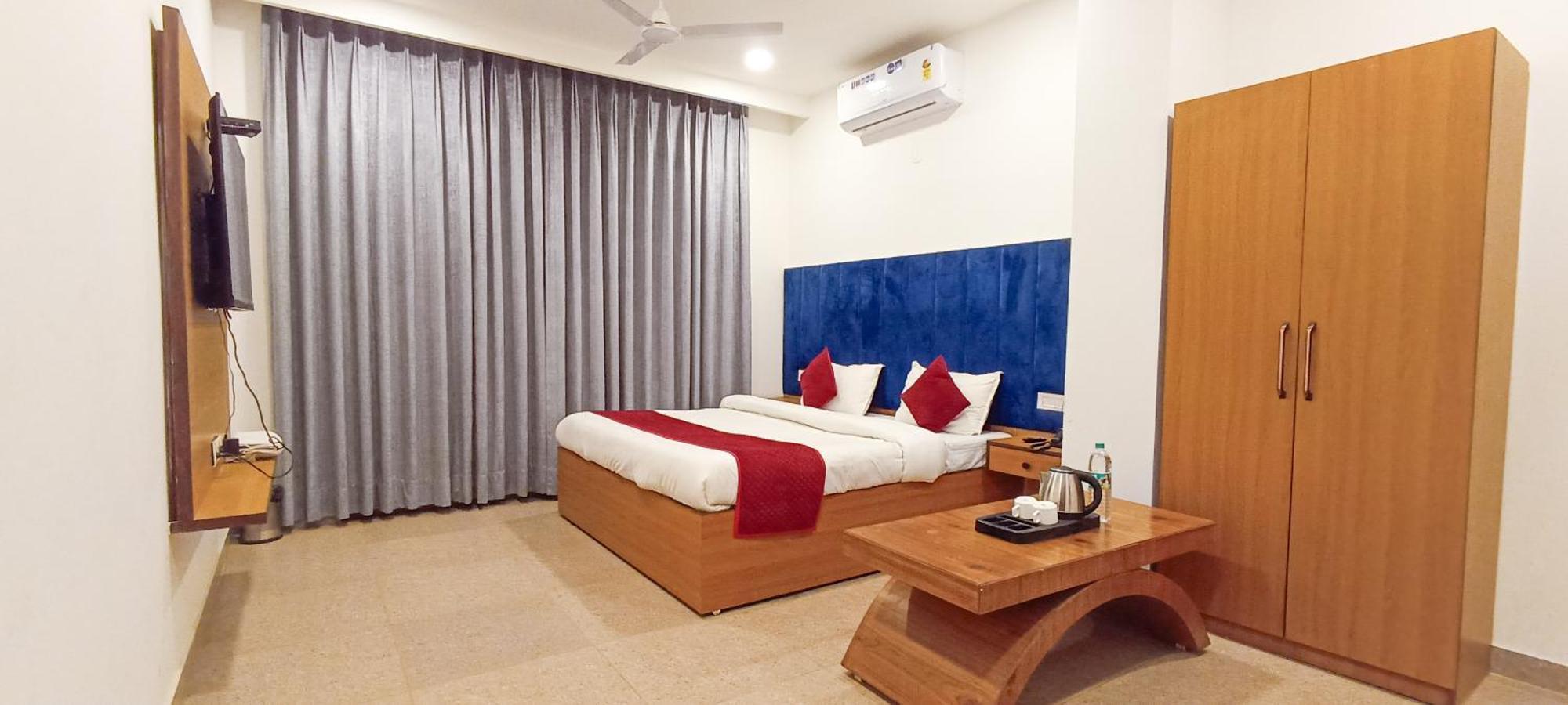 Hotel Lake View Chandīgarh Екстериор снимка