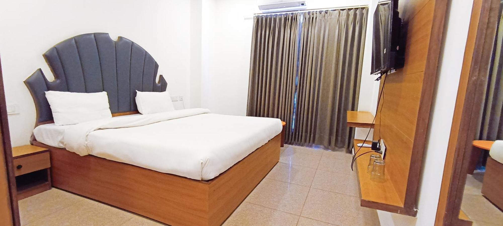 Hotel Lake View Chandīgarh Екстериор снимка