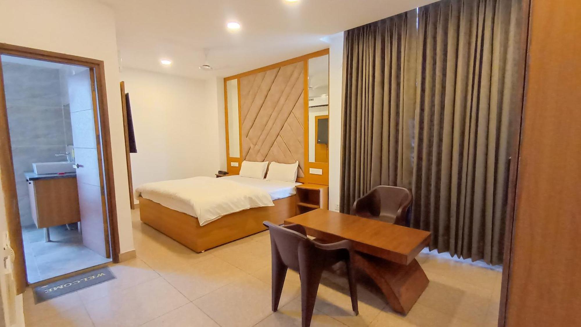 Hotel Lake View Chandīgarh Стая снимка